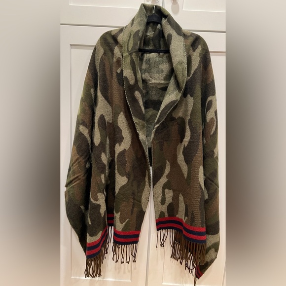 MARK & GRAHAM CAMO PRINT BLANET SCARF. - Picture 7 of 9